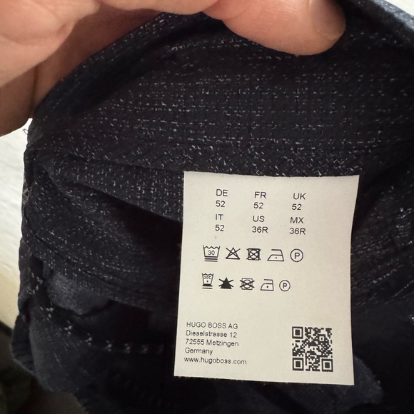 BOSS Hugo Boss Tapered Fit Trousers 36R Navy Blue Reversible Drawstring Travel - Picture 2 of 3